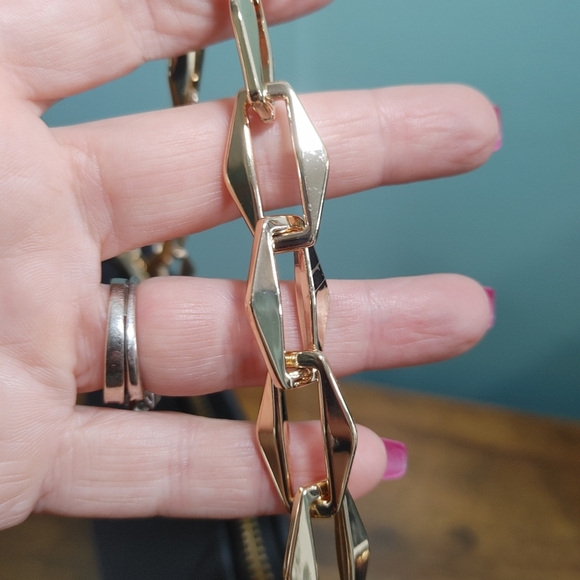 Universal Threads Black Crescent Style Chain Link Shoulder Bag - Picture 5 of 11